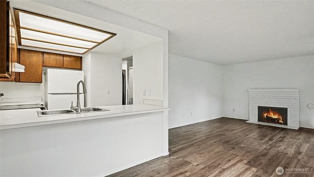 21636 29th Avenue S, Des Moines, WA 98198