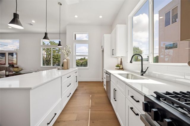 2814 Mills Street, Houston, TX 77026