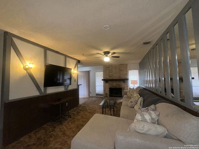 1027 Hickory Trail, San Antonio, TX 78245