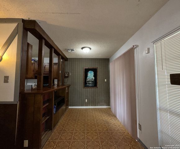 1027 Hickory Trail, San Antonio, TX 78245