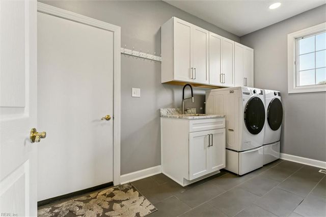 100 Fairway LN, Yorktown, VA 23693
