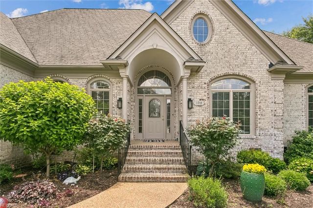 100 Fairway LN, Yorktown, VA 23693