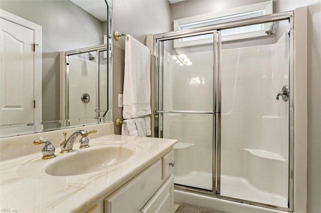100 Fairway LN, Yorktown, VA 23693