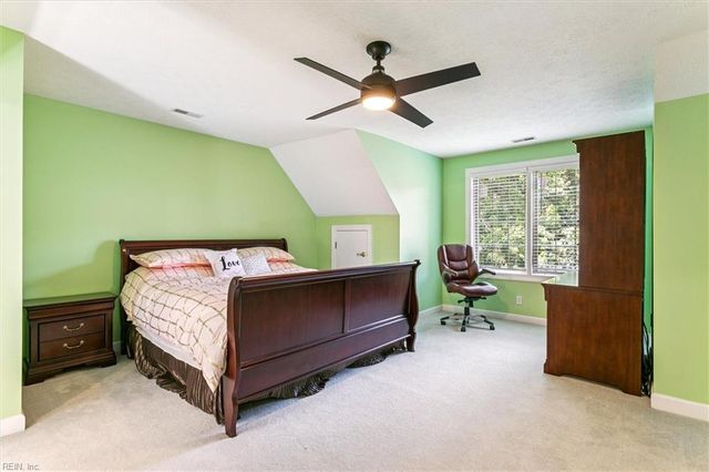 100 Fairway LN, Yorktown, VA 23693
