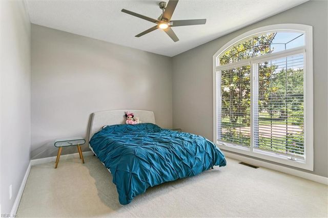 100 Fairway LN, Yorktown, VA 23693