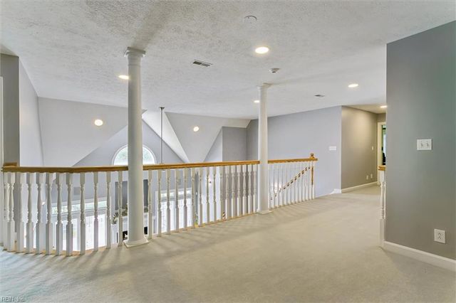 100 Fairway LN, Yorktown, VA 23693