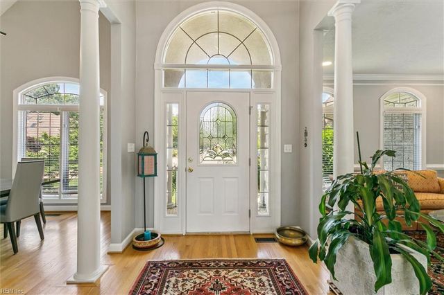 100 Fairway LN, Yorktown, VA 23693