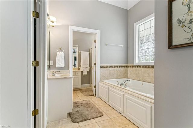 100 Fairway LN, Yorktown, VA 23693