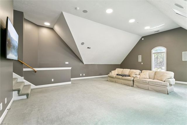 100 Fairway LN, Yorktown, VA 23693