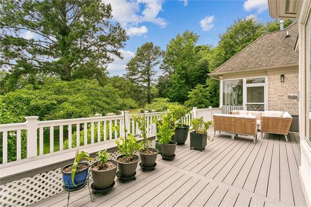 100 Fairway LN, Yorktown, VA 23693