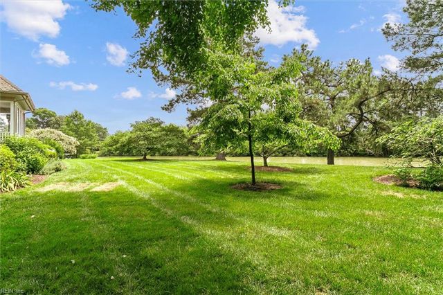 100 Fairway LN, Yorktown, VA 23693