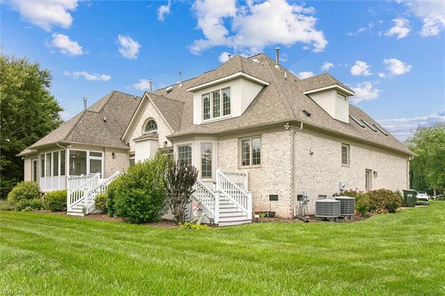 100 Fairway LN, Yorktown, VA 23693