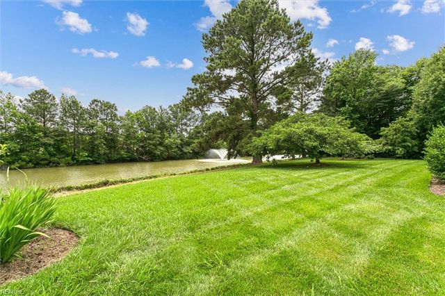 100 Fairway LN, Yorktown, VA 23693