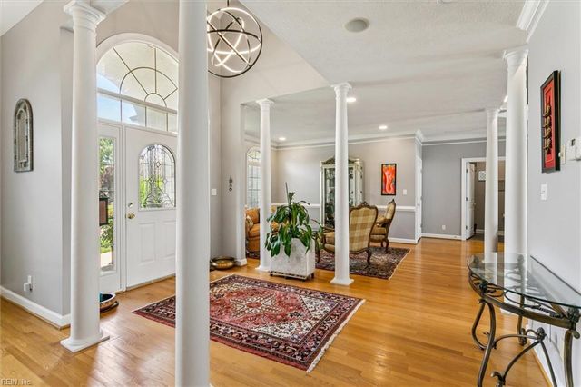 100 Fairway LN, Yorktown, VA 23693