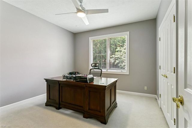 100 Fairway LN, Yorktown, VA 23693