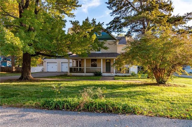 821 Monroe Street, Baldwin City, KS 66006