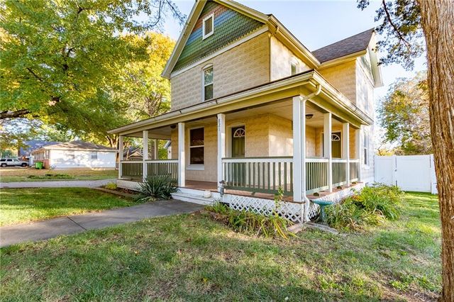 821 Monroe Street, Baldwin City, KS 66006