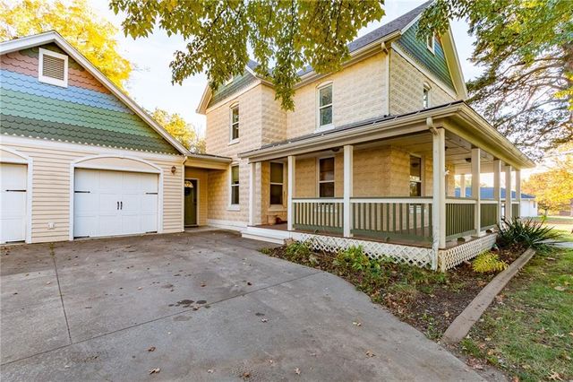 821 Monroe Street, Baldwin City, KS 66006