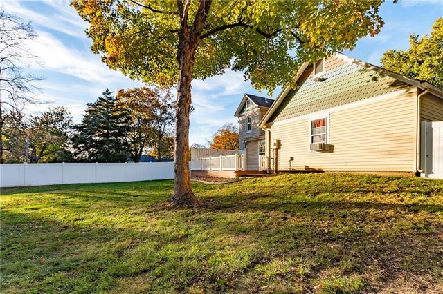 821 Monroe Street, Baldwin City, KS 66006