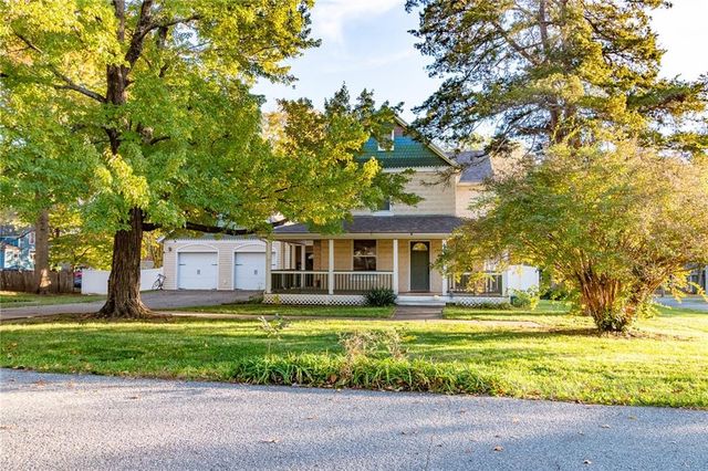 821 Monroe Street, Baldwin City, KS 66006