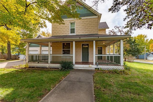821 Monroe Street, Baldwin City, KS 66006