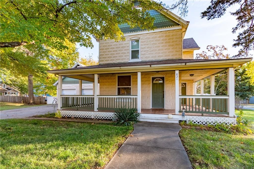 821 Monroe Street, Baldwin City, KS 66006