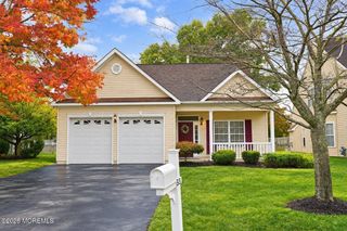 33 George W Helme Drive, Helmetta, NJ 08828