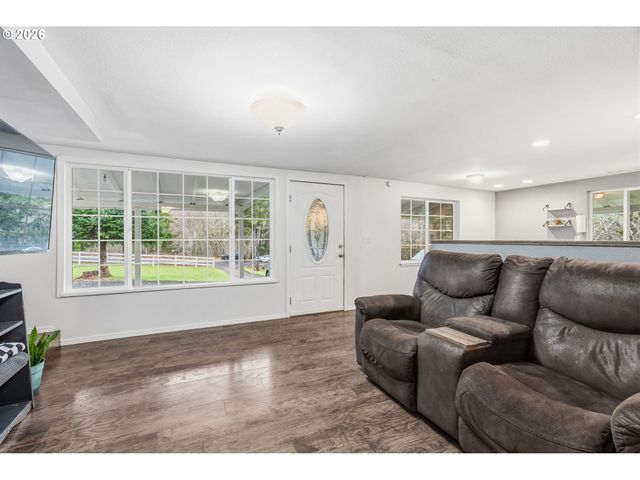 311 HOOPER Rd, Longview, WA 98632