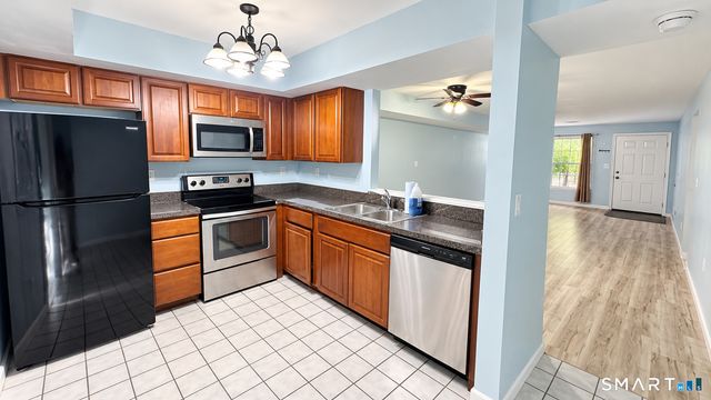 10 Manorwood Drive 10, Branford, CT 06405