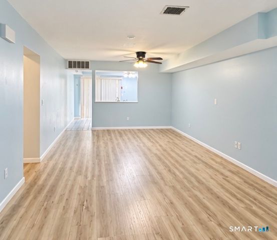 10 Manorwood Drive 10, Branford, CT 06405