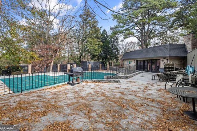 9 Vista Square NW, Atlanta, GA 30327