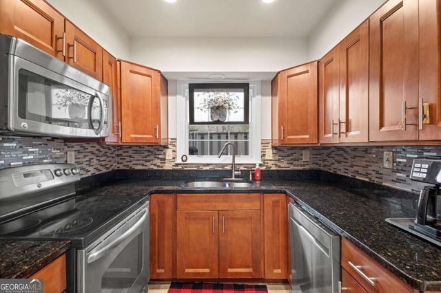 9 Vista Square NW, Atlanta, GA 30327