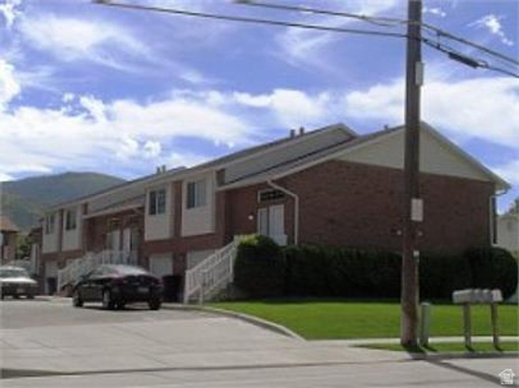Image 2 of property listing at 1130 N 200 W, Bountiful, UT 84010
