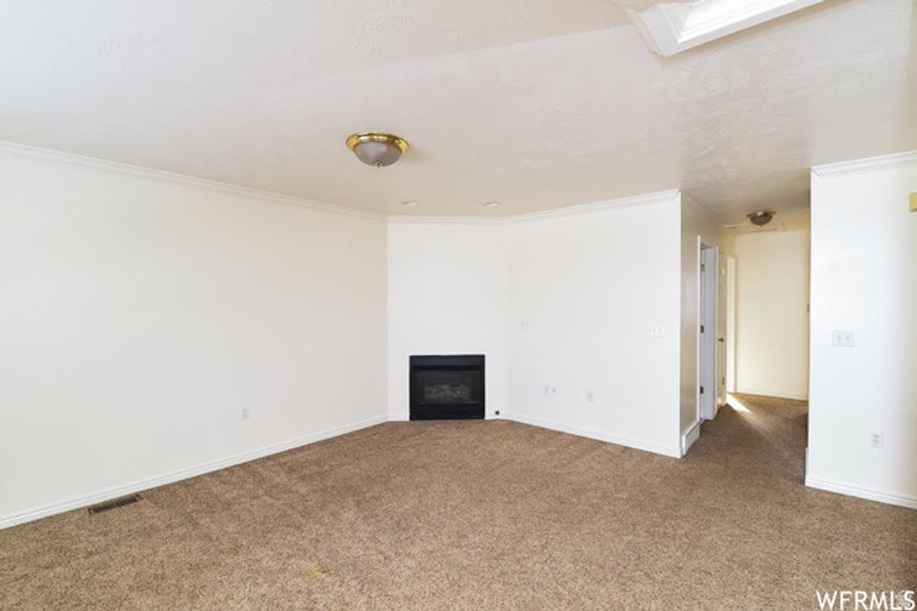 Image 4 of property listing at 1130 N 200 W, Bountiful, UT 84010