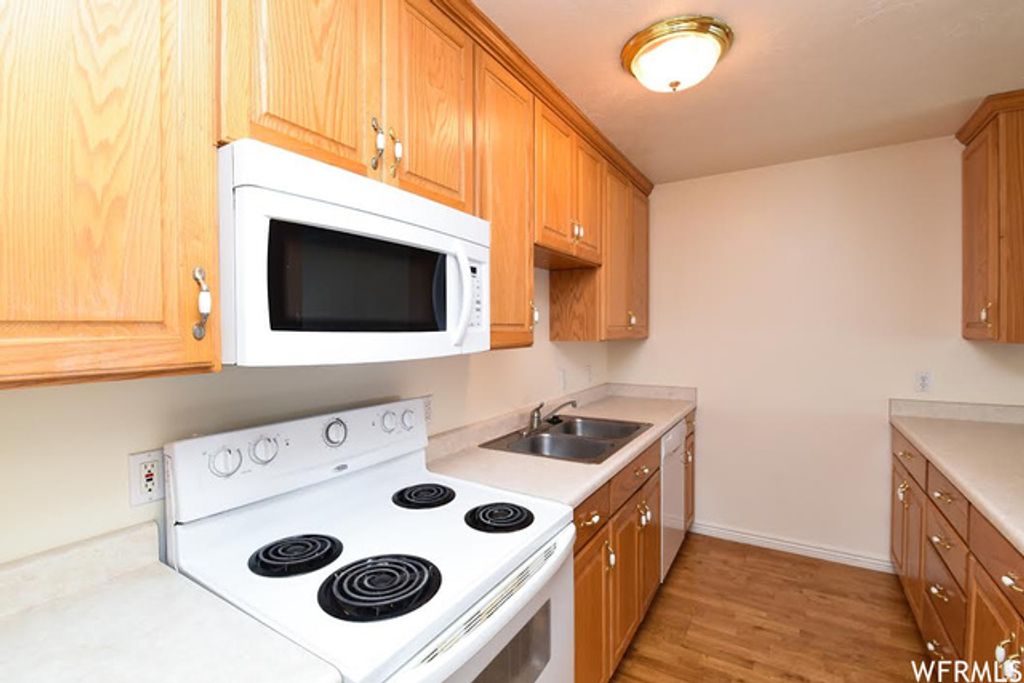Image 5 of property listing at 1130 N 200 W, Bountiful, UT 84010