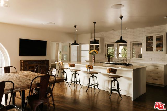 563 S Burlingame Avenue, Los Angeles, CA 90049