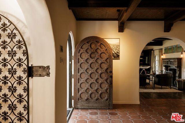 563 S Burlingame Avenue, Los Angeles, CA 90049