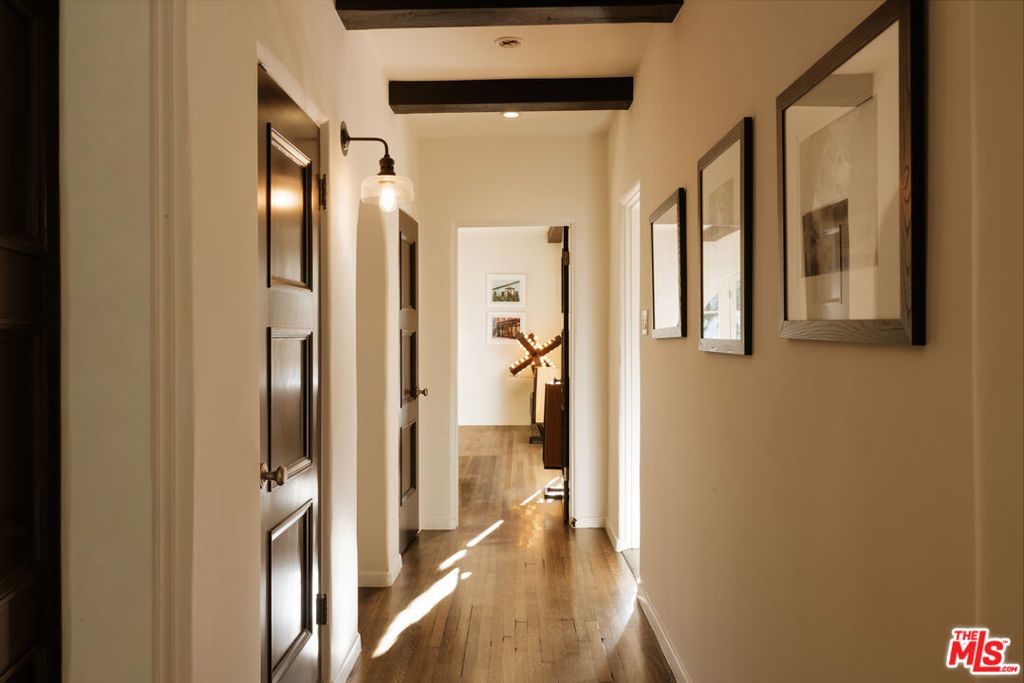 Image 5 of property listing at 563 S Burlingame Avenue, Los Angeles, CA 90049