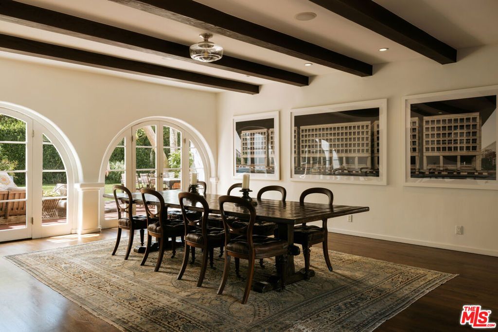 Image 8 of property listing at 563 S Burlingame Avenue, Los Angeles, CA 90049