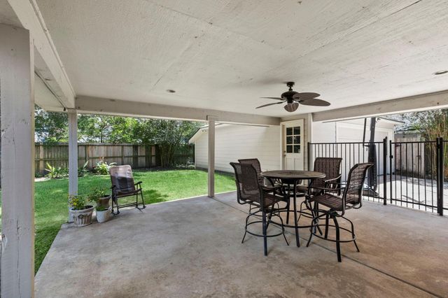5406 Glenview Drive, Kingwood, TX 77345