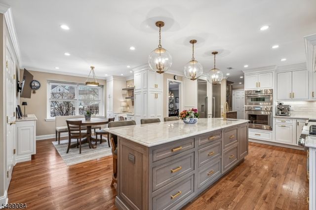 9 Buttonwood Ln, Chatham Twp., NJ 07928