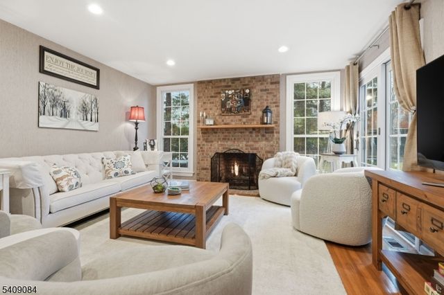 9 Buttonwood Ln, Chatham Twp., NJ 07928