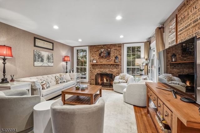 9 Buttonwood Ln, Chatham Twp., NJ 07928