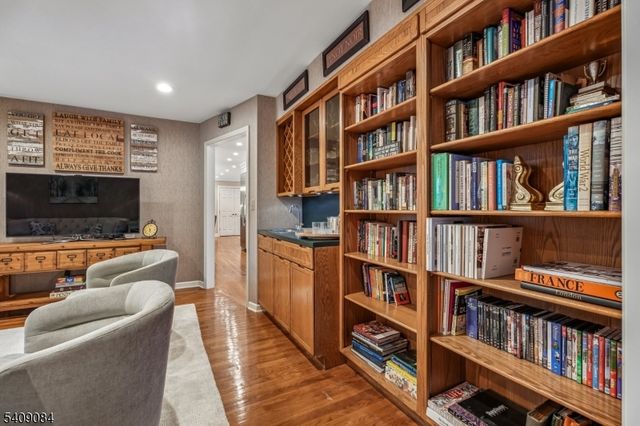 9 Buttonwood Ln, Chatham Twp., NJ 07928