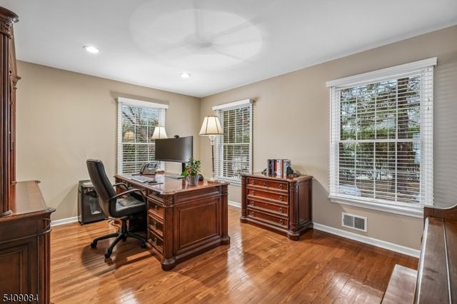 9 Buttonwood Ln, Chatham Twp., NJ 07928