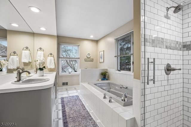 9 Buttonwood Ln, Chatham Twp., NJ 07928