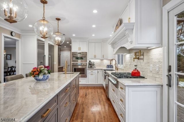 9 Buttonwood Ln, Chatham Twp., NJ 07928