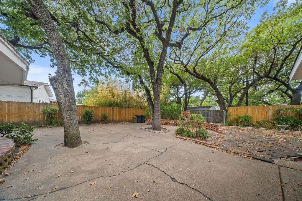 1809 Glenbrook Drive, Irving, TX 75061 — photo 2