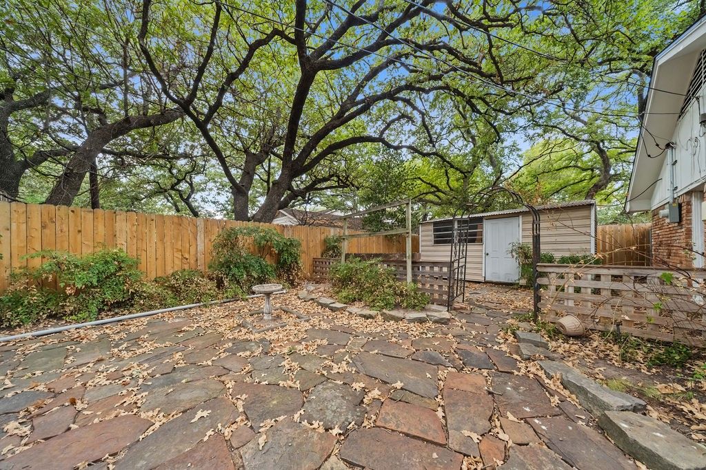 1809 Glenbrook Drive, Irving, TX 75061 — photo 4