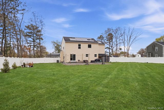 1703 Fire Avenue, Medford, NY 11763